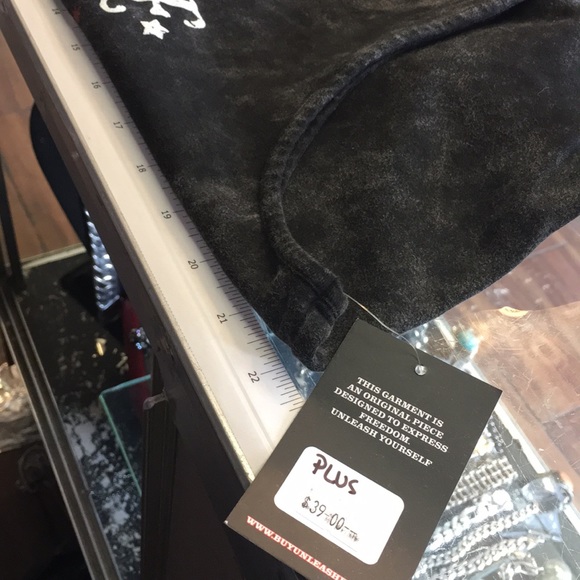 Vintage Americana Unleashed Rockwear top - Picture 8 of 8